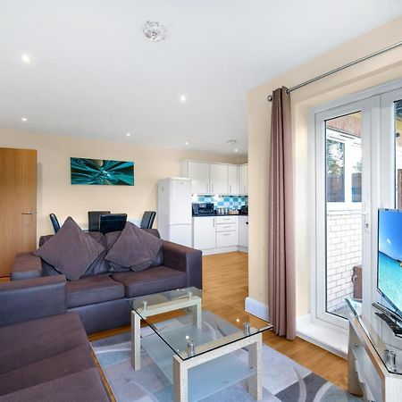 London Heathrow Living Serviced Apartments By Ferndale Stanwell Exterior photo