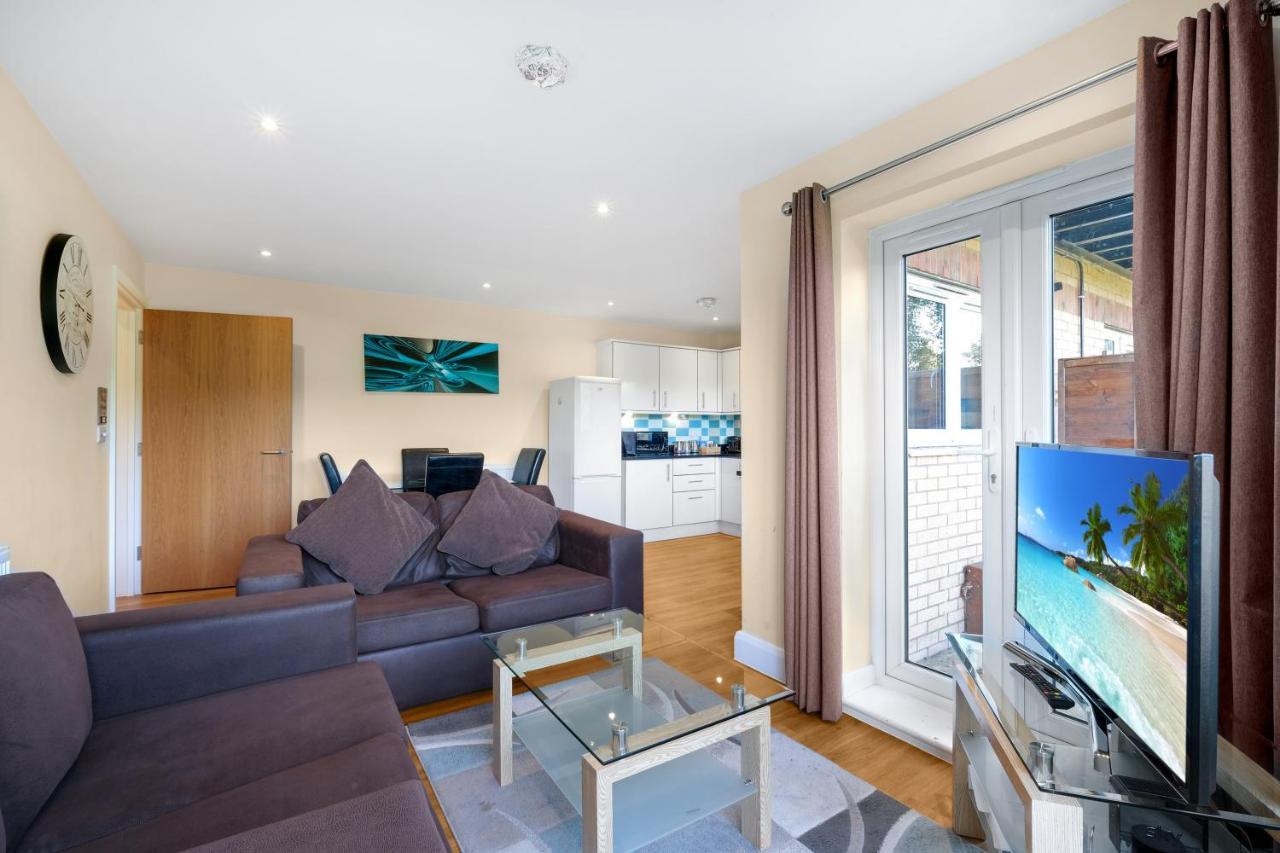 London Heathrow Living Serviced Apartments By Ferndale Stanwell Exterior photo