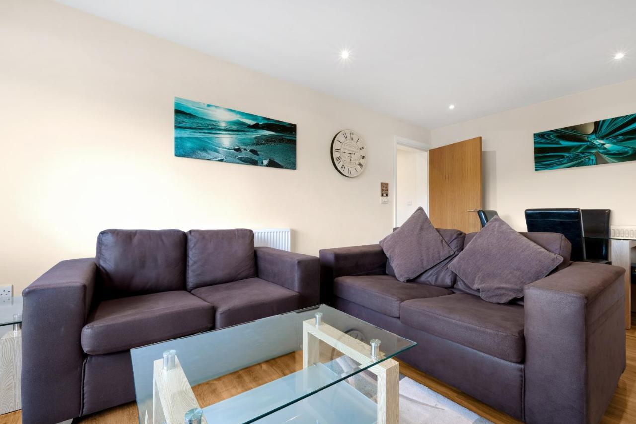 London Heathrow Living Serviced Apartments By Ferndale Stanwell Exterior photo