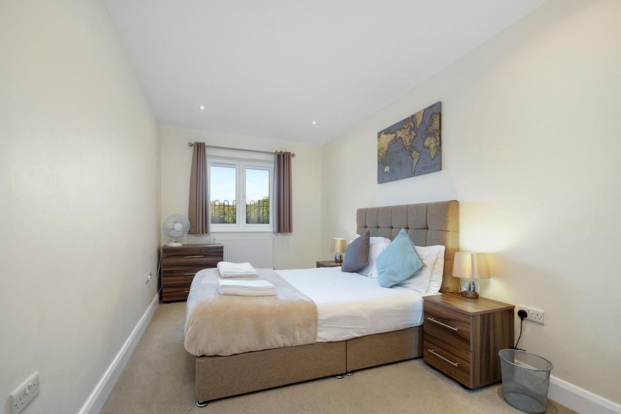 London Heathrow Living Serviced Apartments By Ferndale Stanwell Exterior photo