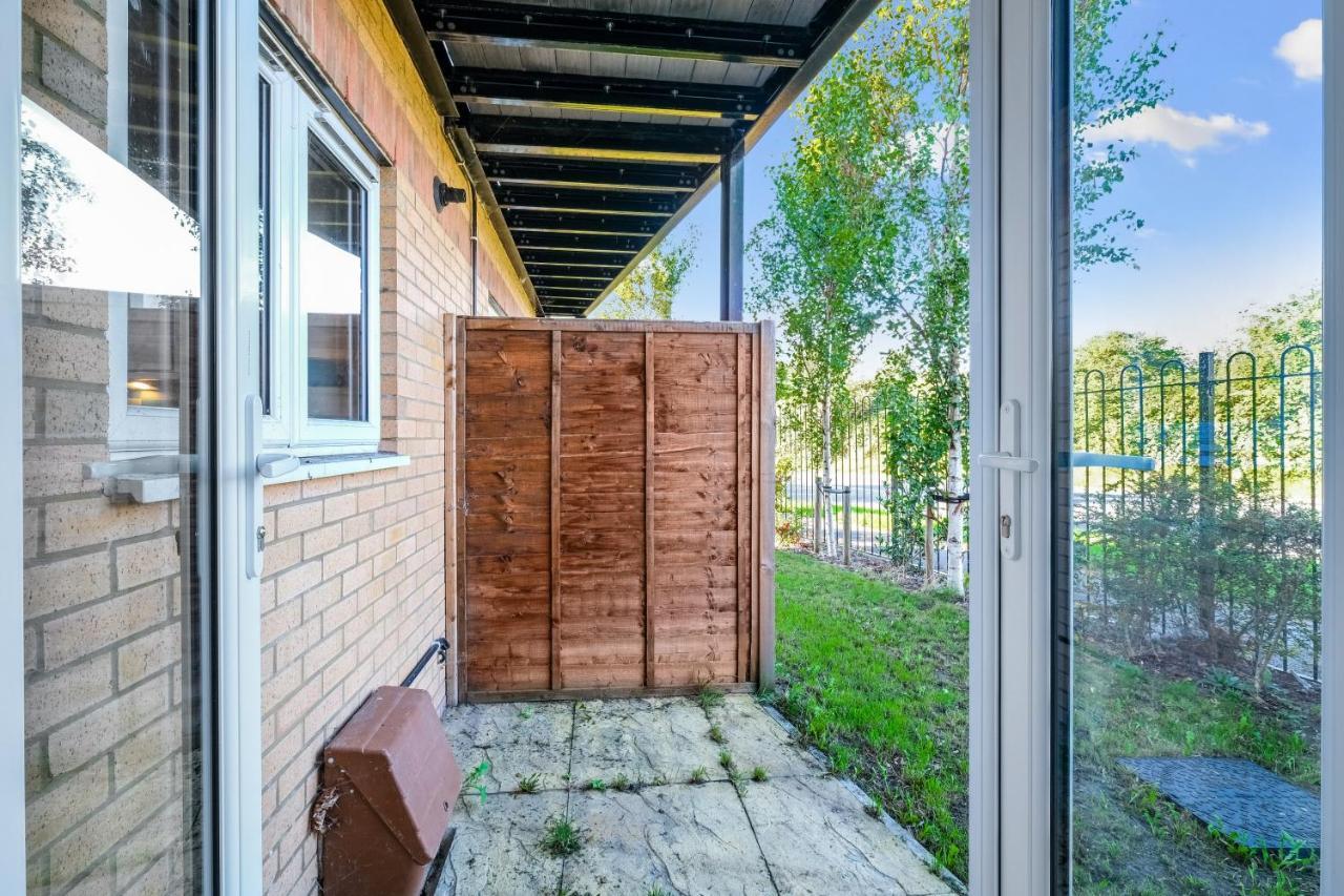London Heathrow Living Serviced Apartments By Ferndale Stanwell Exterior photo