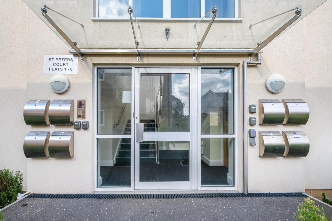 London Heathrow Living Serviced Apartments By Ferndale Stanwell Exterior photo