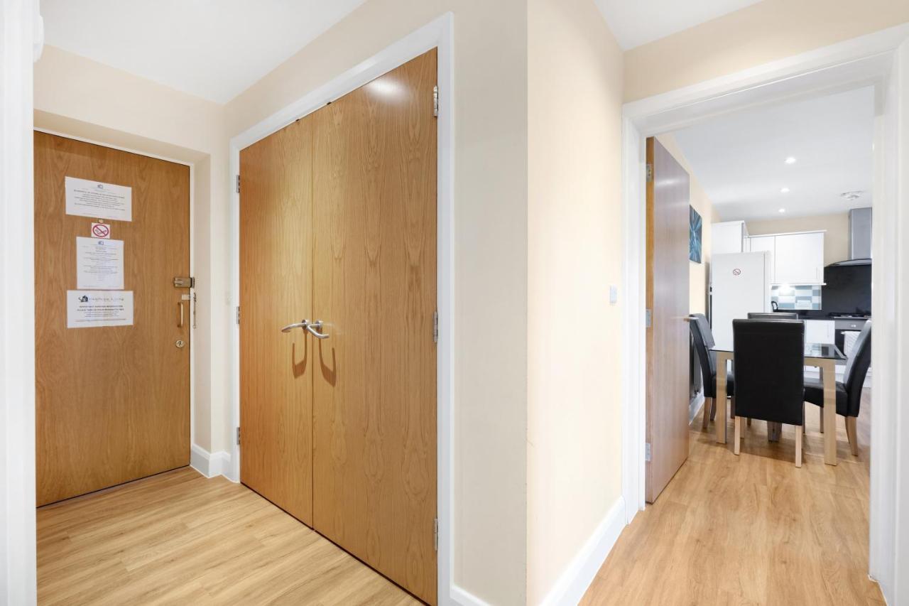 London Heathrow Living Serviced Apartments By Ferndale Stanwell Exterior photo