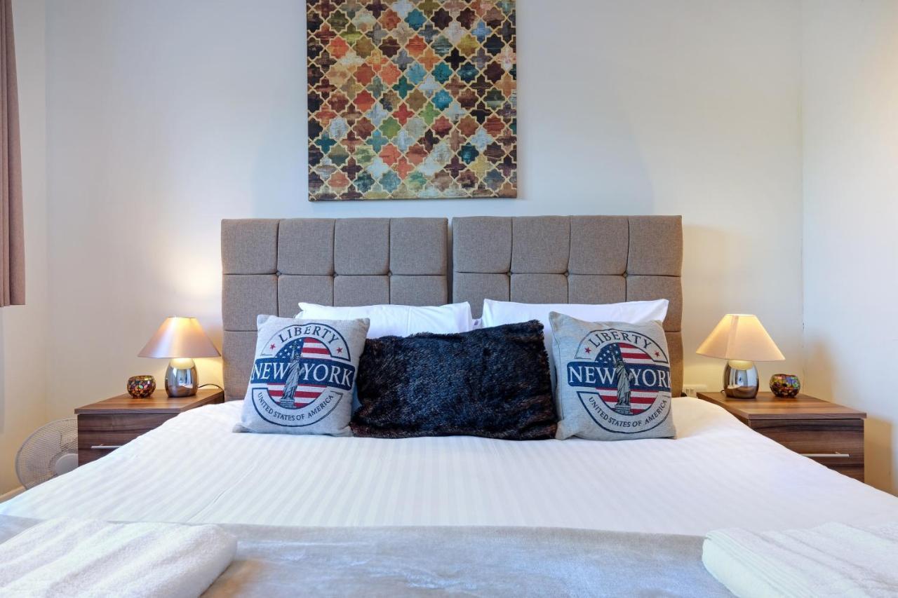 London Heathrow Living Serviced Apartments By Ferndale Stanwell Exterior photo