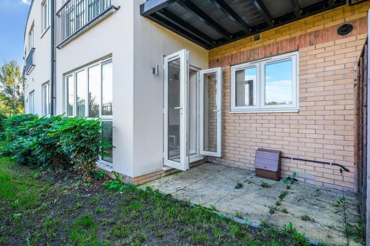 London Heathrow Living Serviced Apartments By Ferndale Stanwell Exterior photo