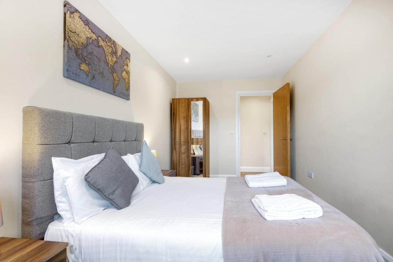London Heathrow Living Serviced Apartments By Ferndale Stanwell Exterior photo