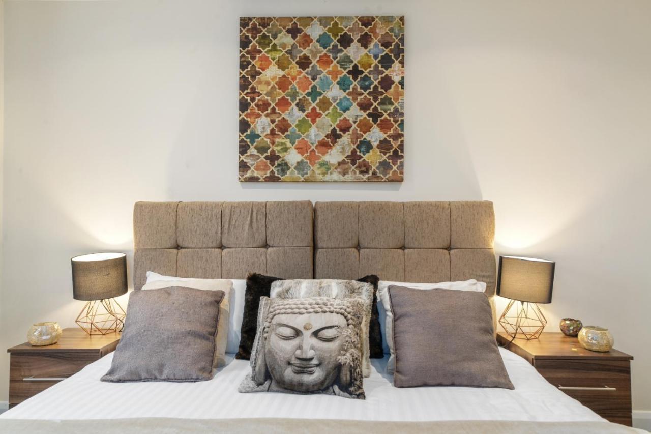 London Heathrow Living Serviced Apartments By Ferndale Stanwell Exterior photo