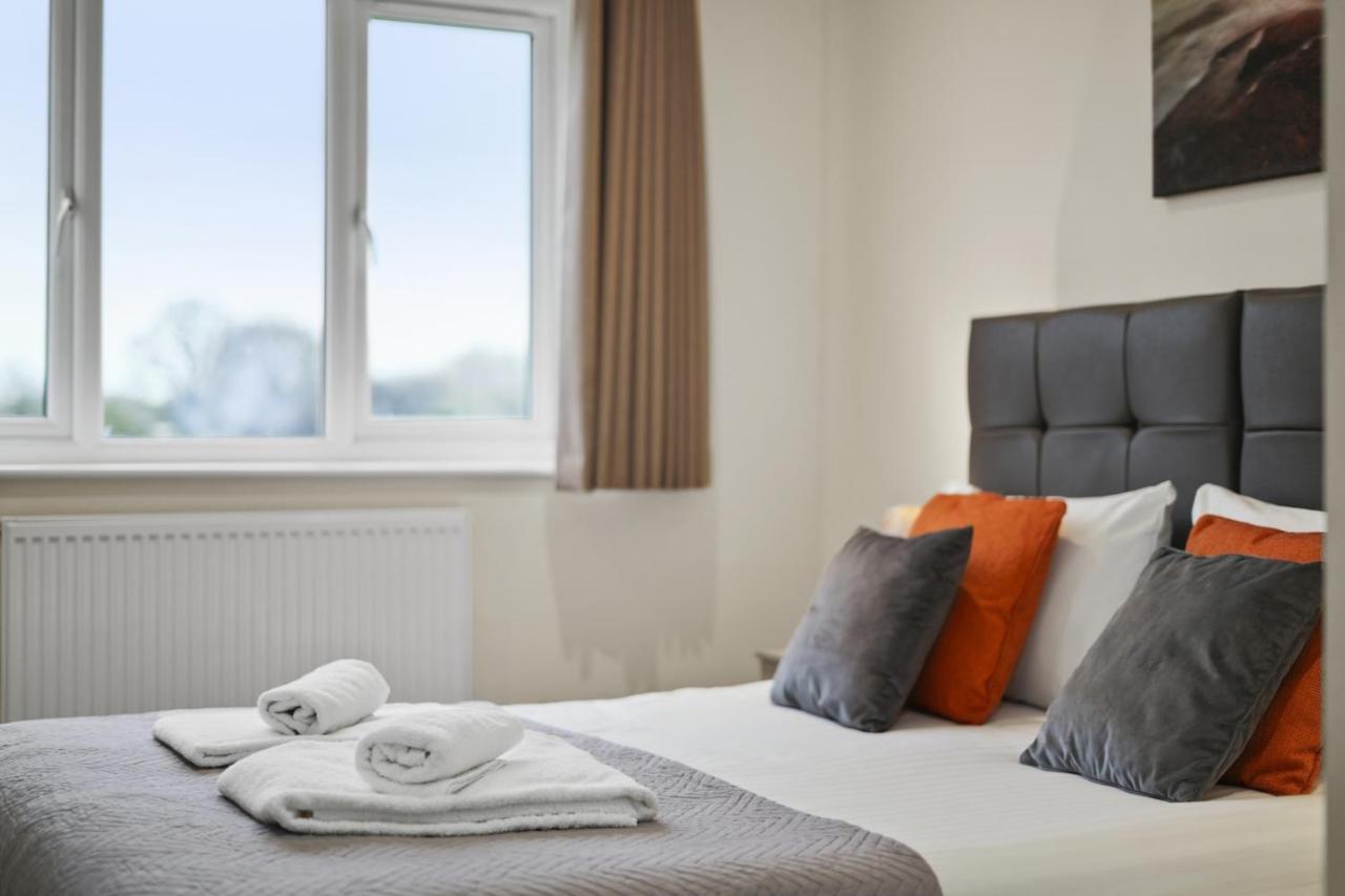 London Heathrow Living Serviced Apartments By Ferndale Stanwell Exterior photo