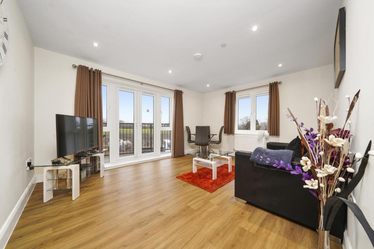 London Heathrow Living Serviced Apartments By Ferndale Stanwell Exterior photo