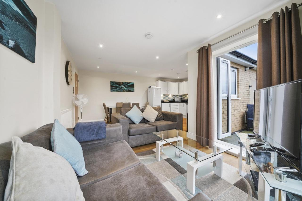 London Heathrow Living Serviced Apartments By Ferndale Stanwell Exterior photo