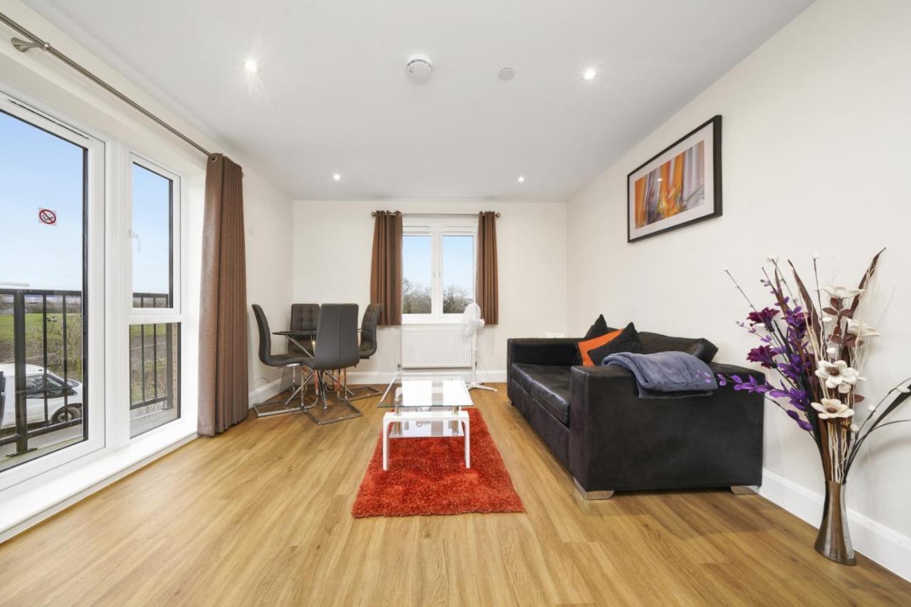 London Heathrow Living Serviced Apartments By Ferndale Stanwell Exterior photo