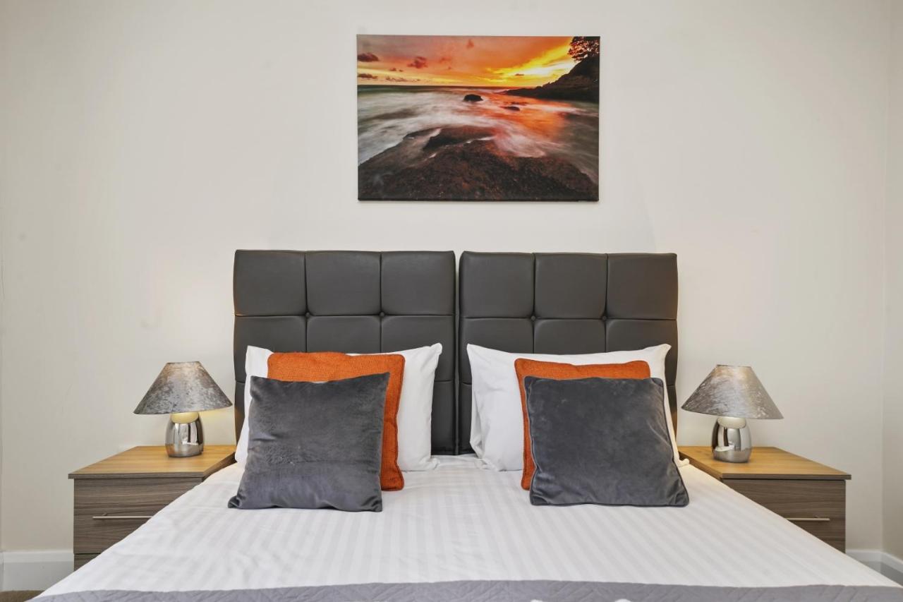 London Heathrow Living Serviced Apartments By Ferndale Stanwell Exterior photo