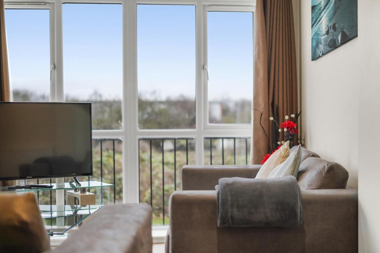 London Heathrow Living Serviced Apartments By Ferndale Stanwell Exterior photo