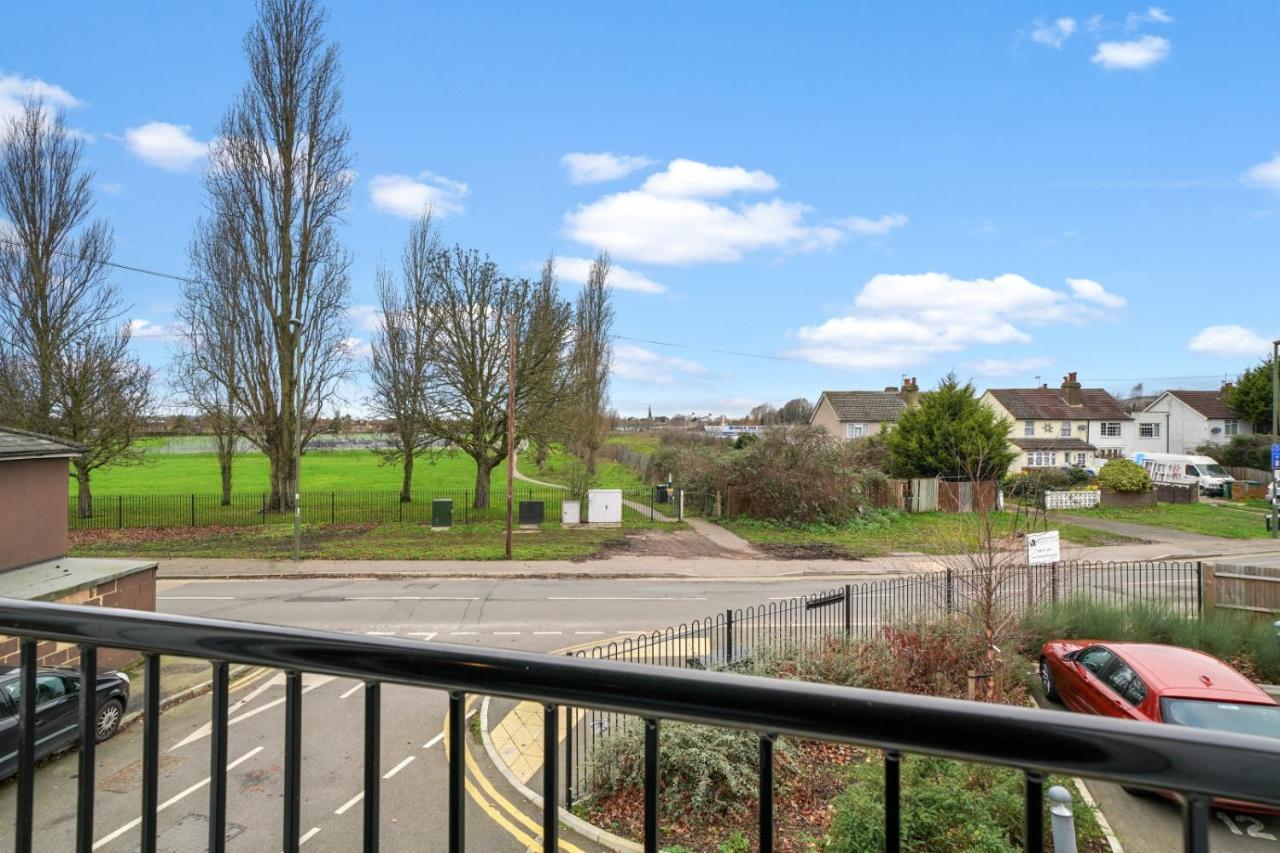 London Heathrow Living Serviced Apartments By Ferndale Stanwell Exterior photo