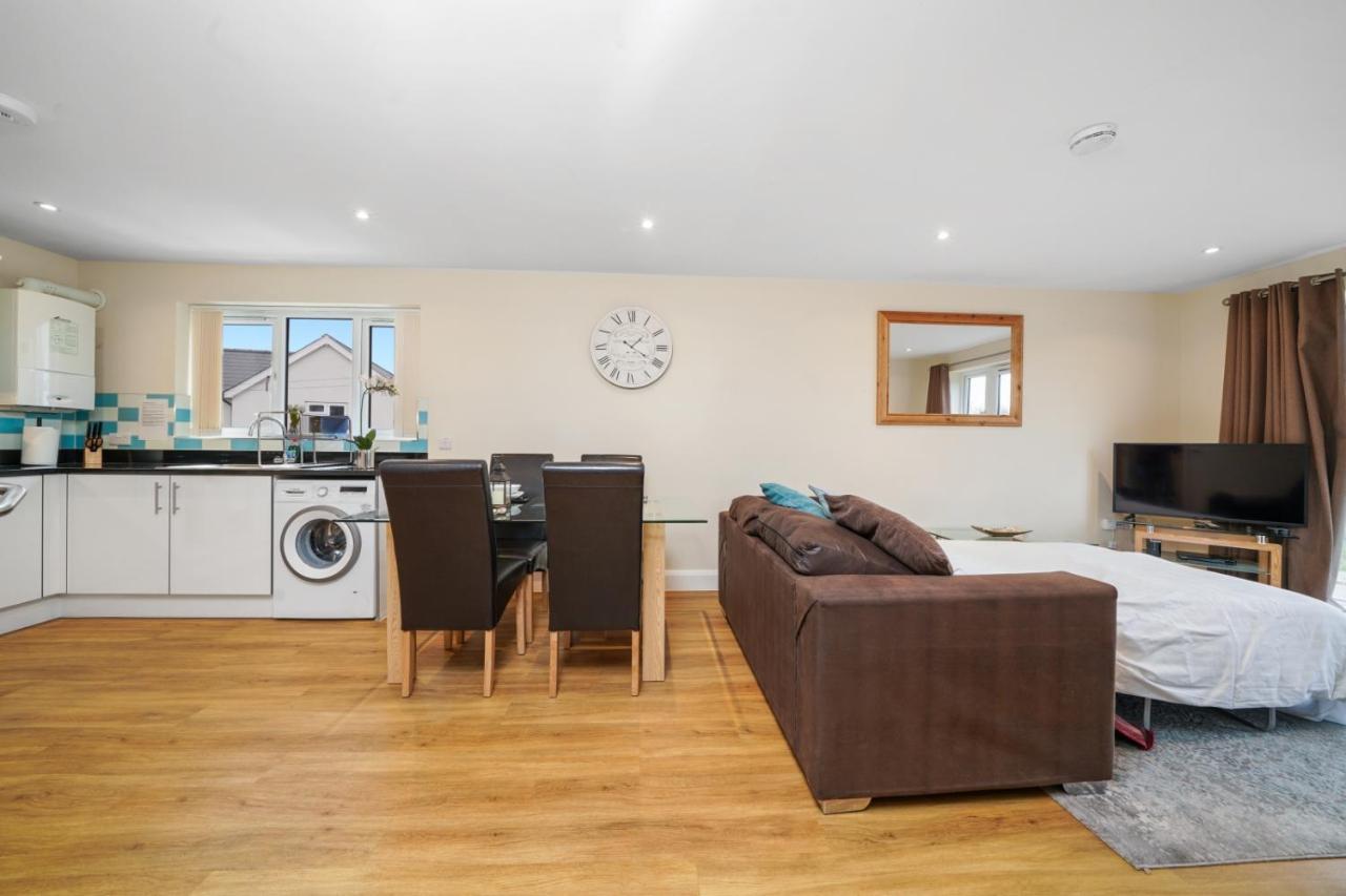 London Heathrow Living Serviced Apartments By Ferndale Stanwell Exterior photo